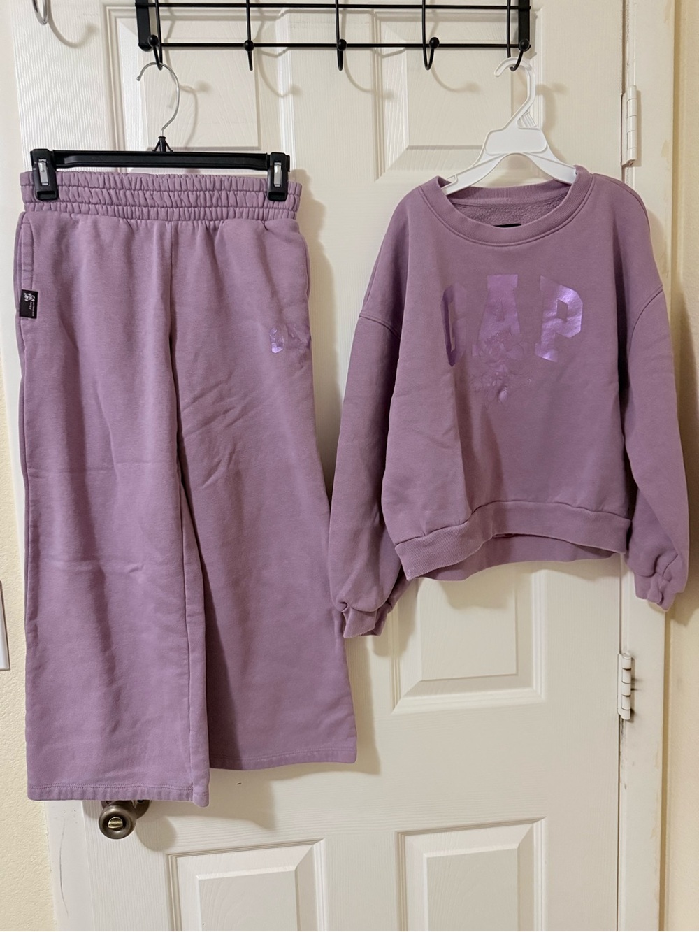 GAP Lavender Pullover Sweatshirt and Wide-Leg Joggers Set